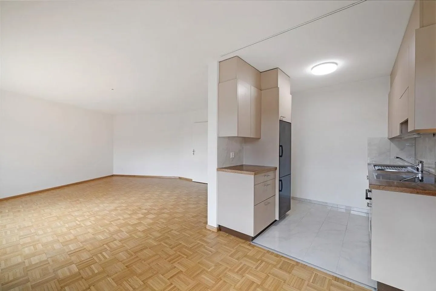 Spacious apartment in a quiet location in Liestal - Photo 3 of 8