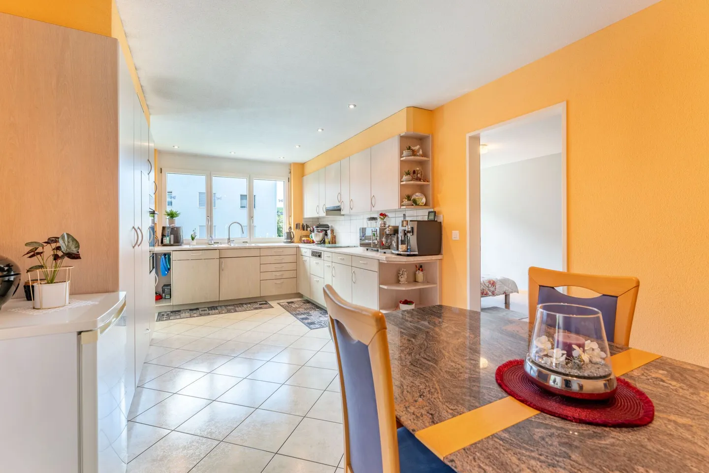 Condominio ben tenuto di 5,5 stanze con balcone vetrato - Foto 3 di 16