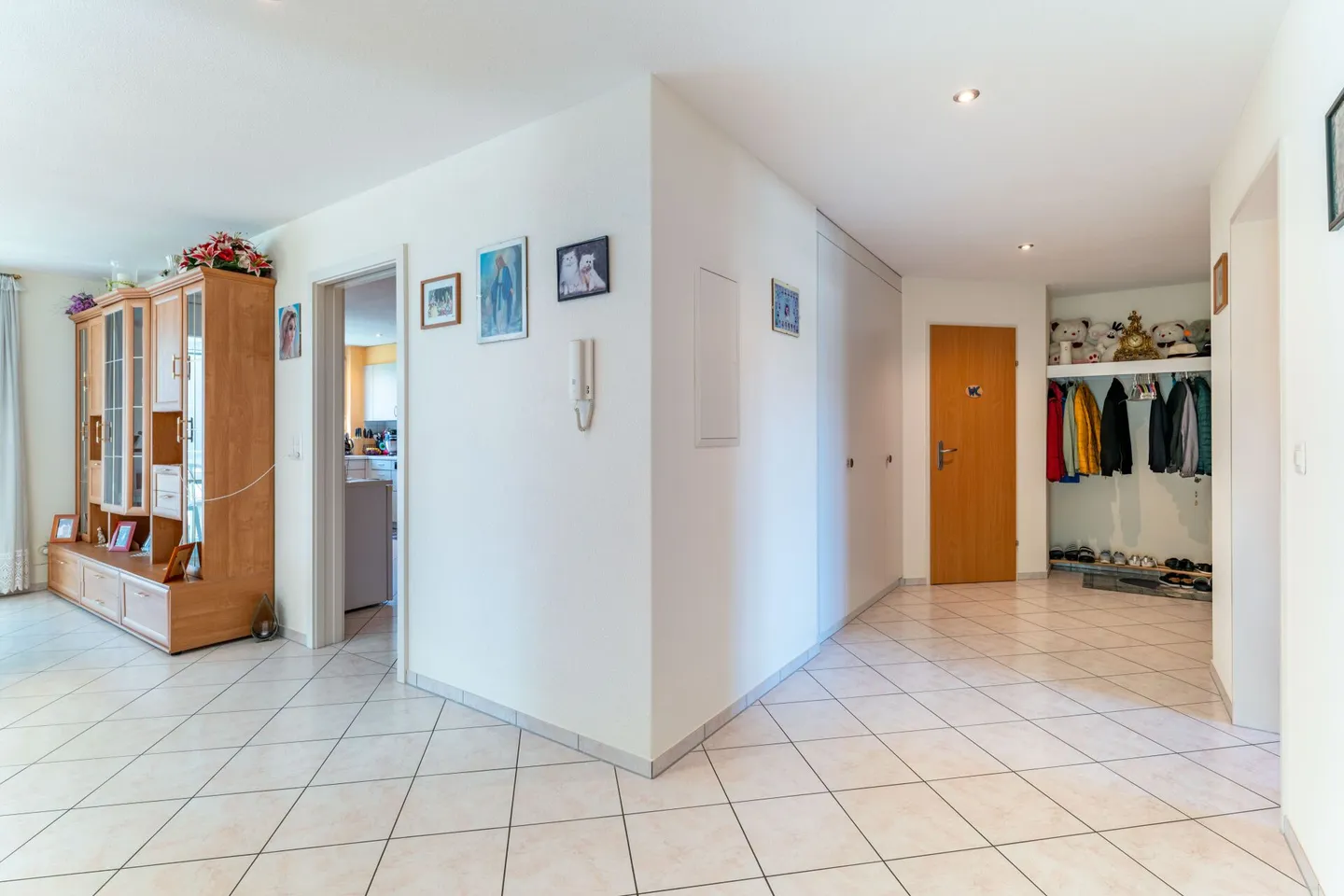 Condominio ben tenuto di 5,5 stanze con balcone vetrato - Foto 5 di 16