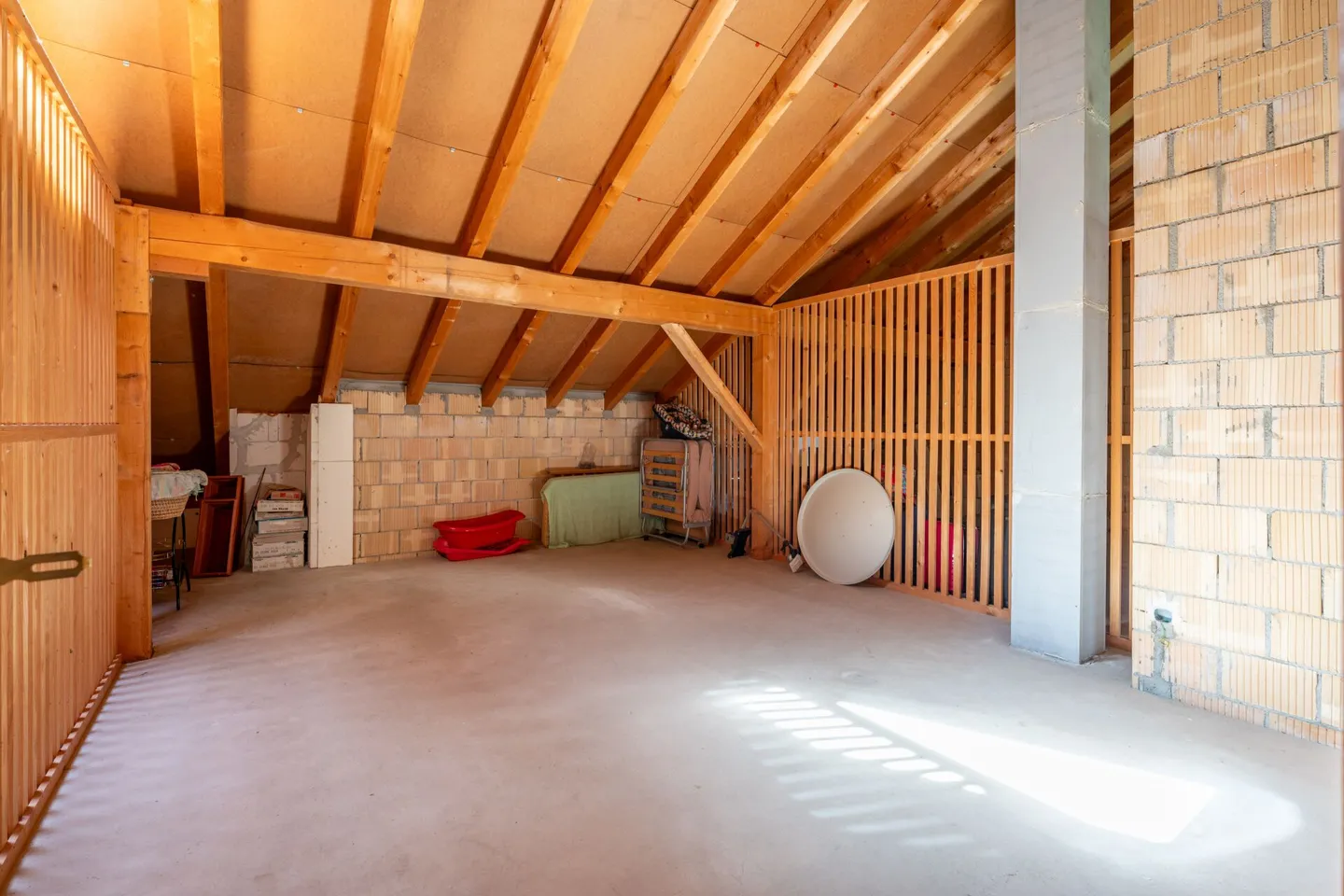 Condominio ben tenuto di 5,5 stanze con balcone vetrato - Foto 12 di 16