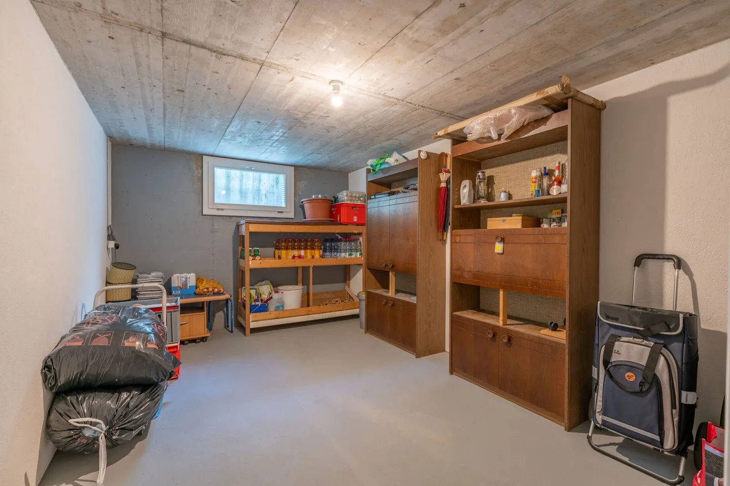 Condominio ben tenuto di 5,5 stanze con balcone vetrato - Foto 13 di 16