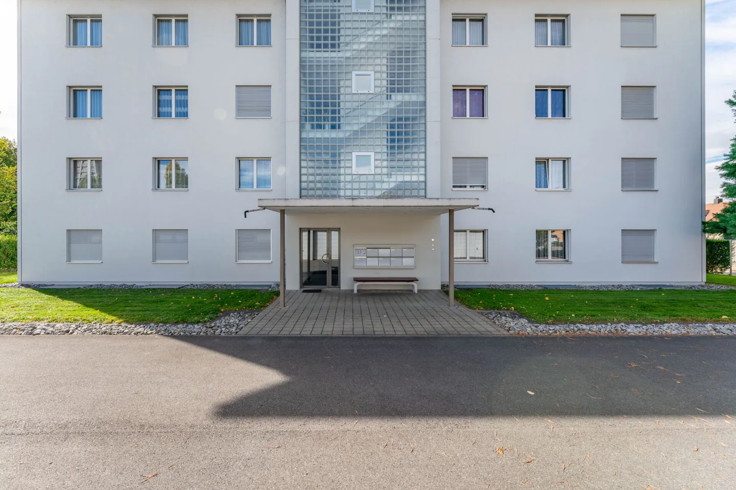 Condominio ben tenuto di 5,5 stanze con balcone vetrato - Foto 15 di 16