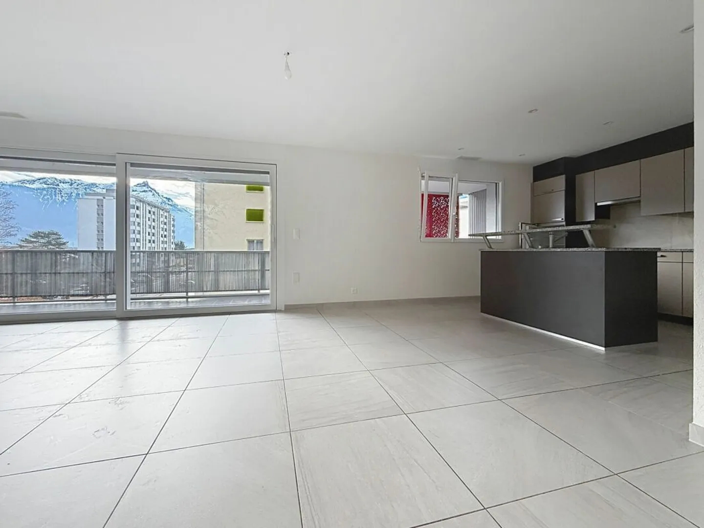 Très spacieux 4.5 pces avec grand balcon à Collombey - Photo 4 sur 12