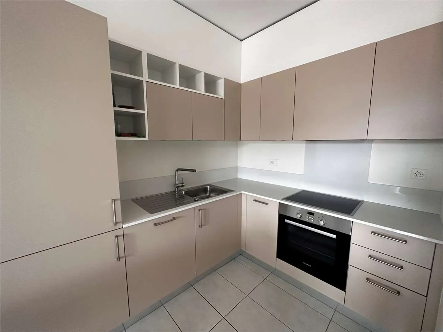 Helles 2,5-Zimmer-Wohnung komplett möbliert mit großem Terrassenbereich - Foto 6 von 13