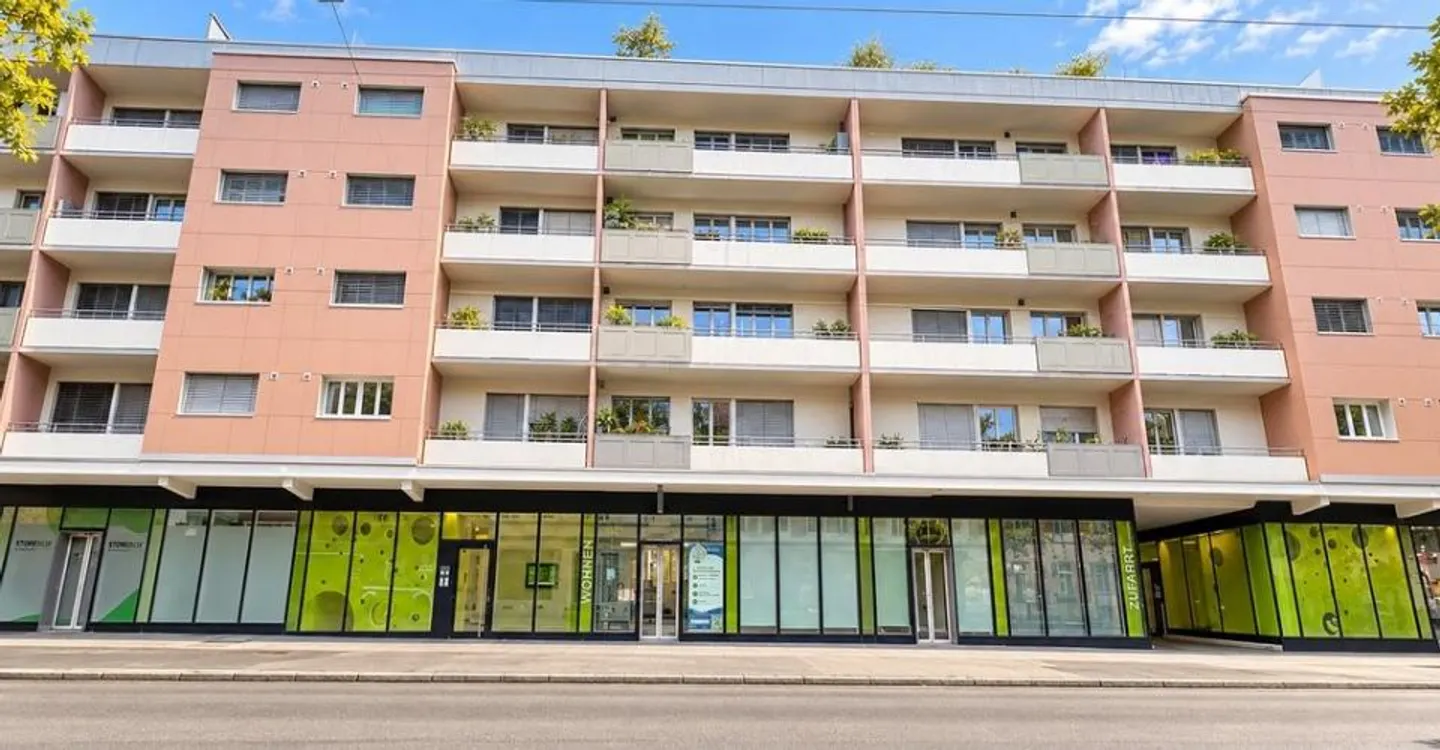 2.5 Room Apartment with Balcony and Good Public Transport Connection in Biel-Bienne - Photo 1 of 9