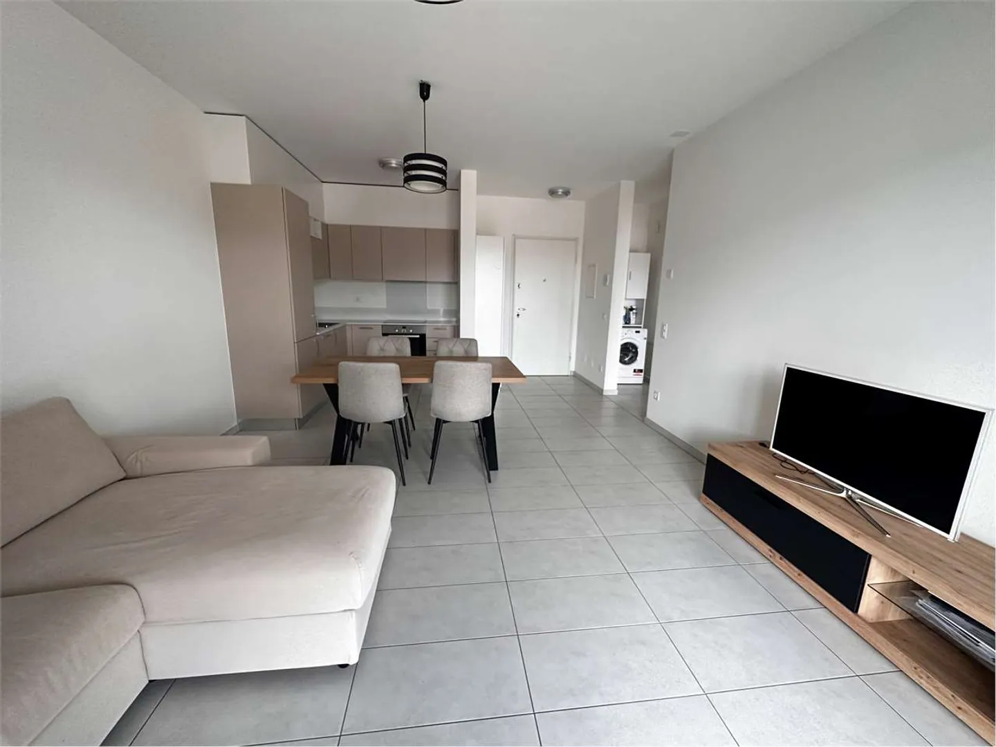 Helles 2,5-Zimmer-Wohnung komplett möbliert mit großem Terrassenbereich - Foto 4 von 13