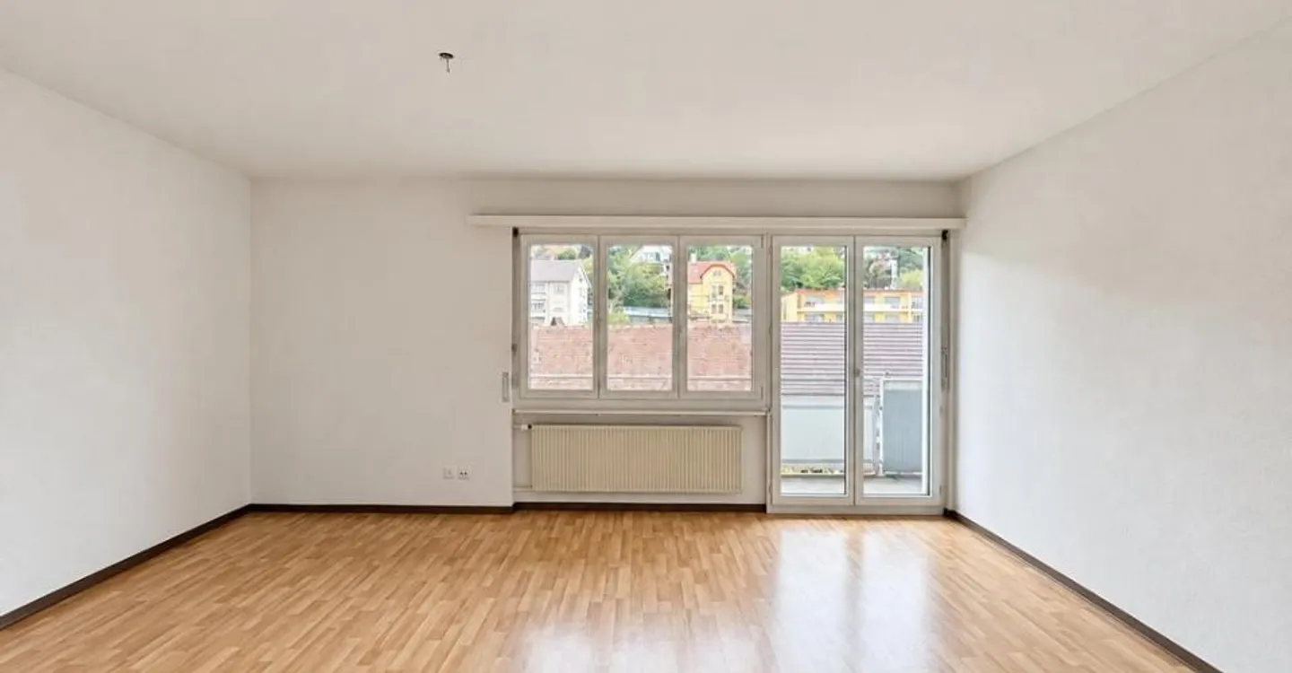 2.5 Room Apartment with Balcony and Good Public Transport Connection in Biel-Bienne - Photo 2 of 9