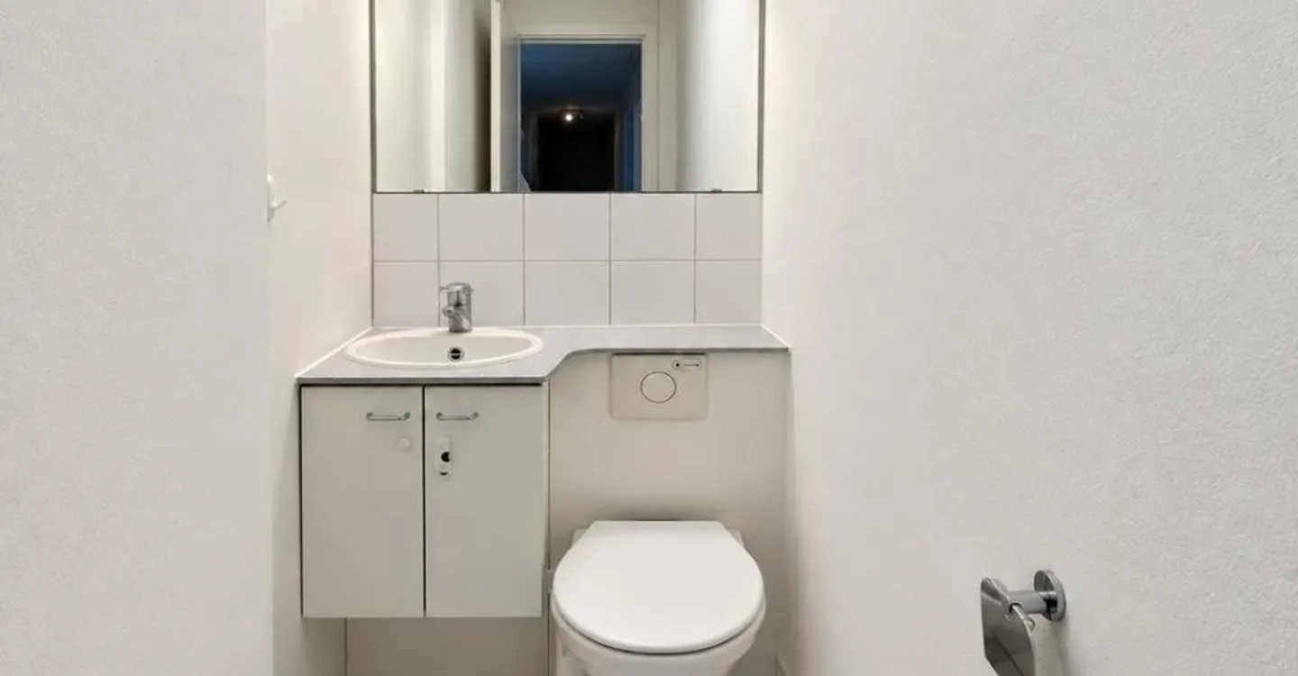 2.5 Room Apartment with Balcony and Good Public Transport Connection in Biel-Bienne - Photo 8 of 9