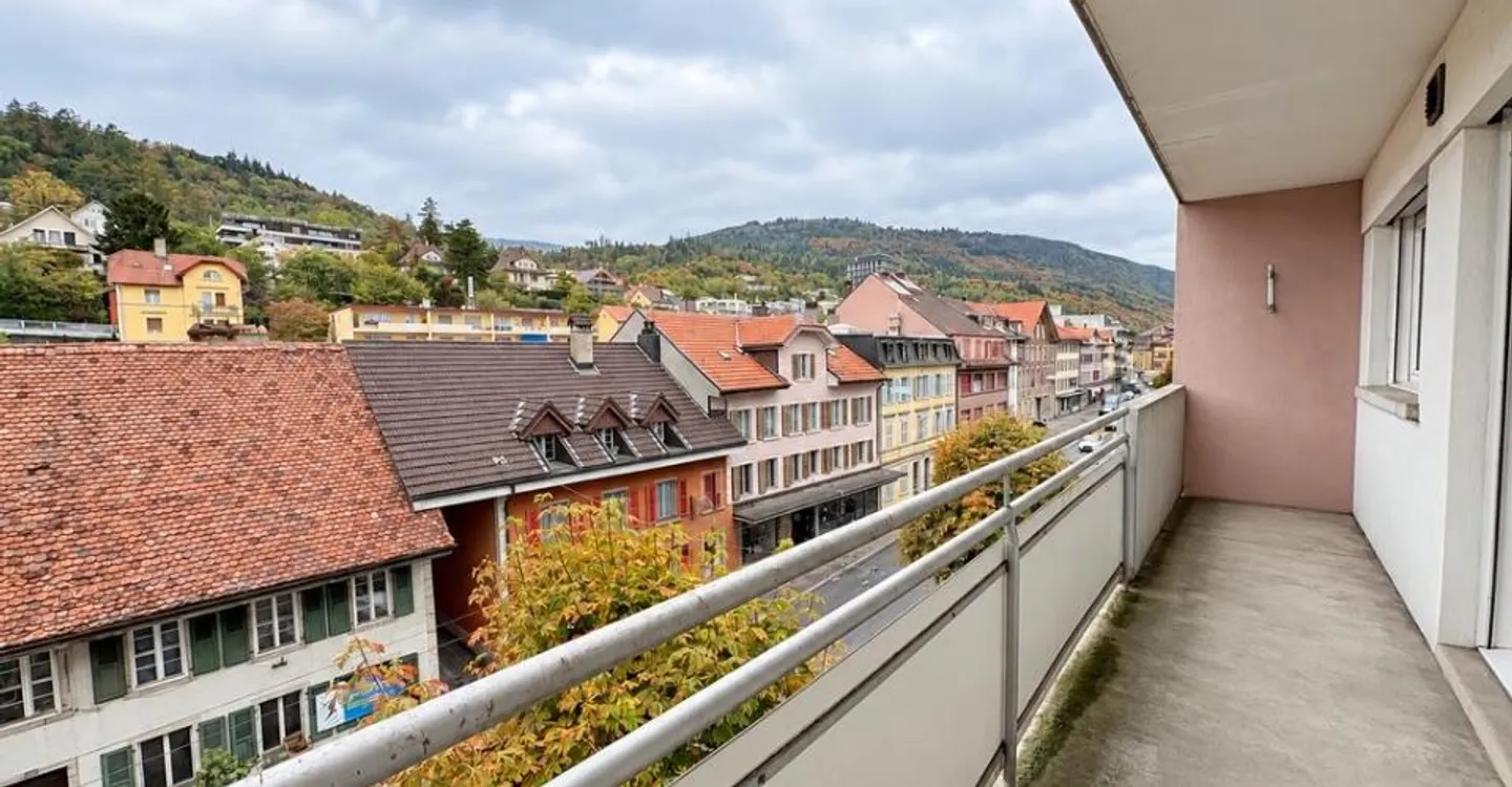 2.5 Room Apartment with Balcony and Good Public Transport Connection in Biel-Bienne - Photo 9 of 9