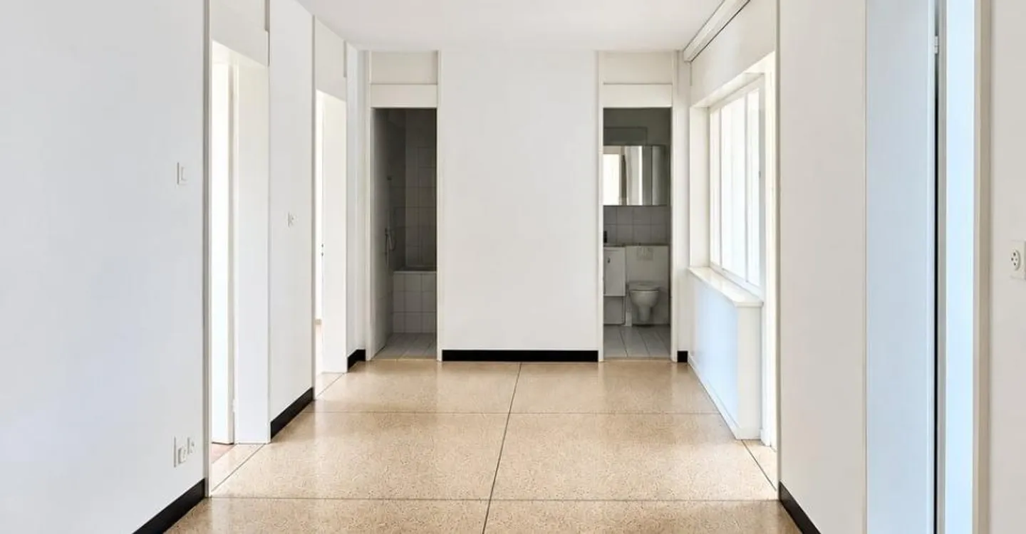 2.5 Room Apartment with Balcony and Good Public Transport Connection in Biel-Bienne - Photo 5 of 9