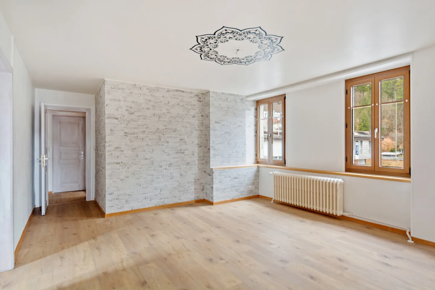 AUSGEZEICHNETE ERTRAGSGEBÄUDE FLEURIER ZENTRUM - Foto 1 von 13