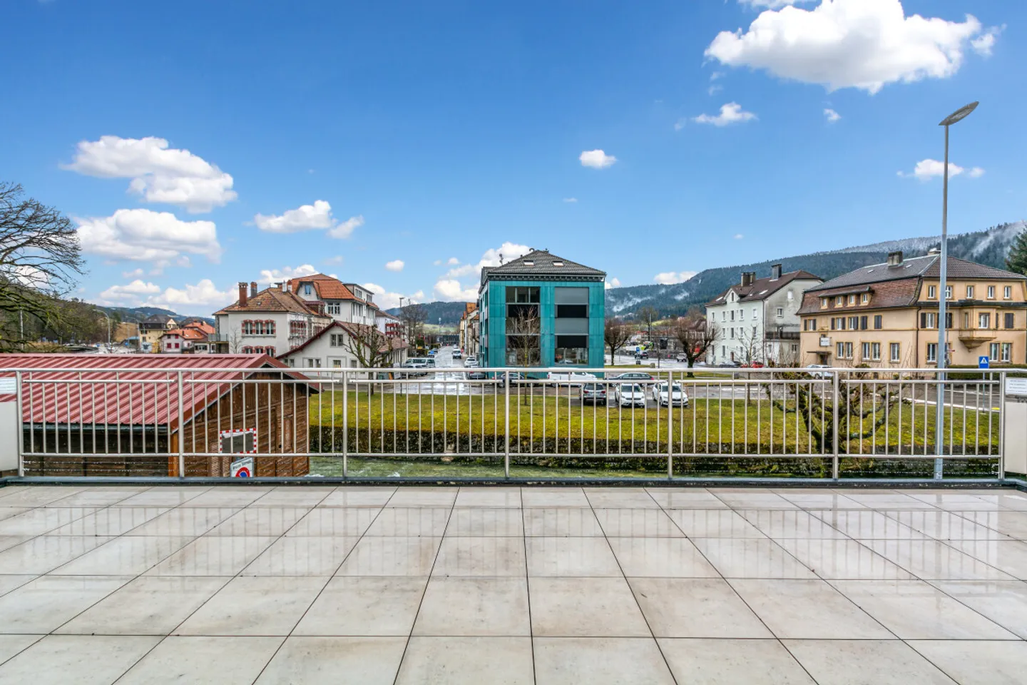 AUSGEZEICHNETE ERTRAGSGEBÄUDE FLEURIER ZENTRUM - Foto 6 von 13