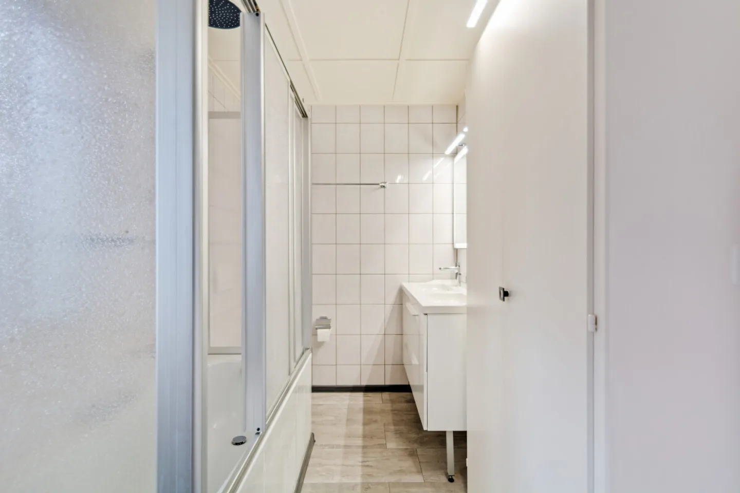 AUSGEZEICHNETE ERTRAGSGEBÄUDE FLEURIER ZENTRUM - Foto 7 von 13