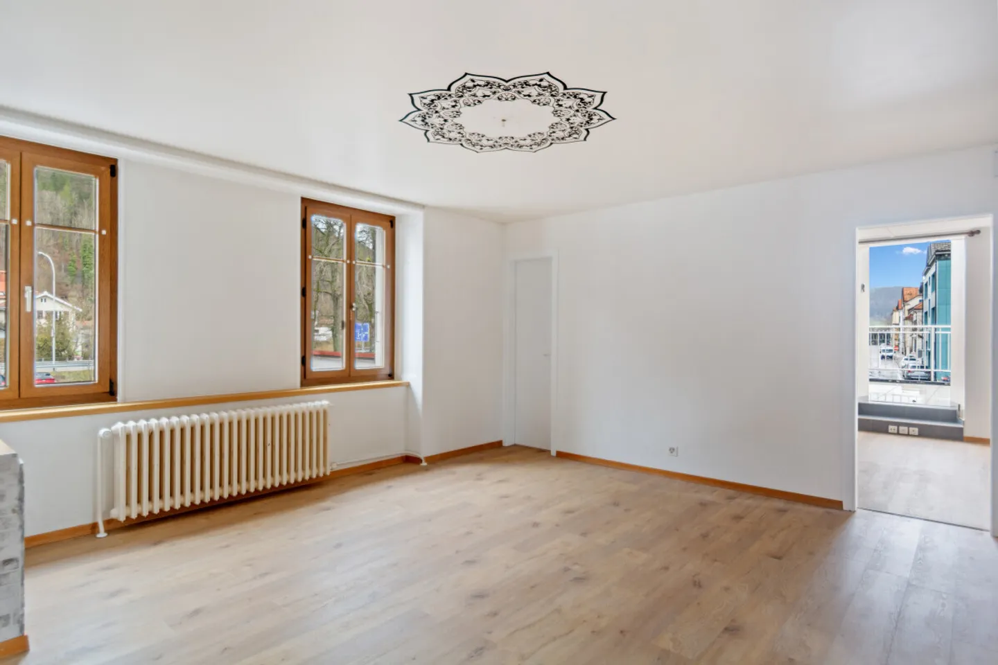 AUSGEZEICHNETE ERTRAGSGEBÄUDE FLEURIER ZENTRUM - Foto 2 von 13