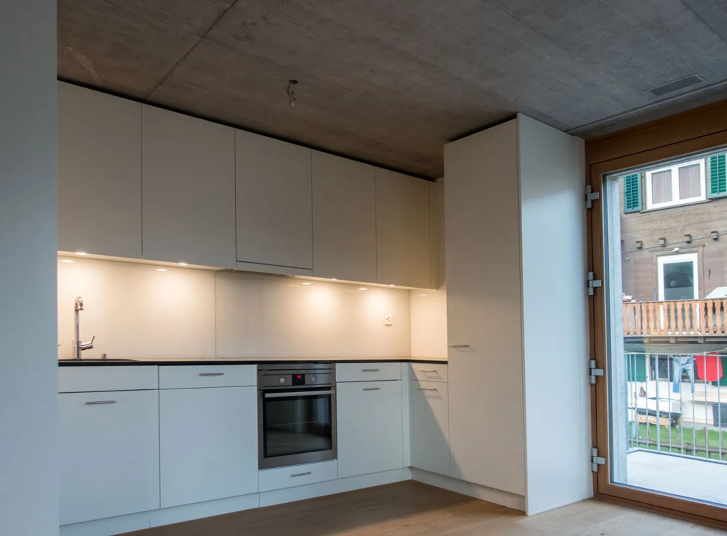 Exclusive Living Near the Center - Photo 7 of 9
