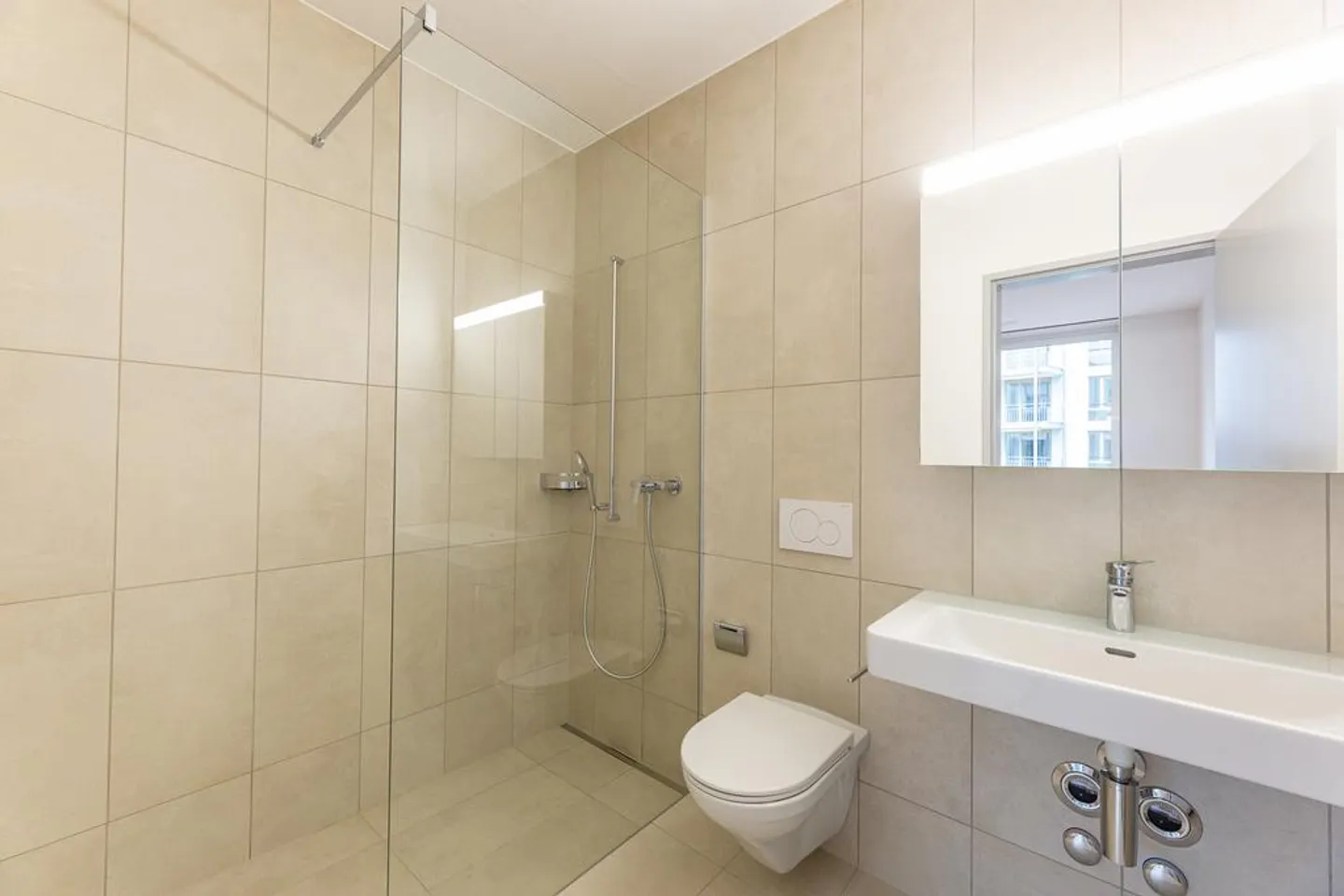Modern Apartment at Winterthur Hegi Station - Photo 6 of 6