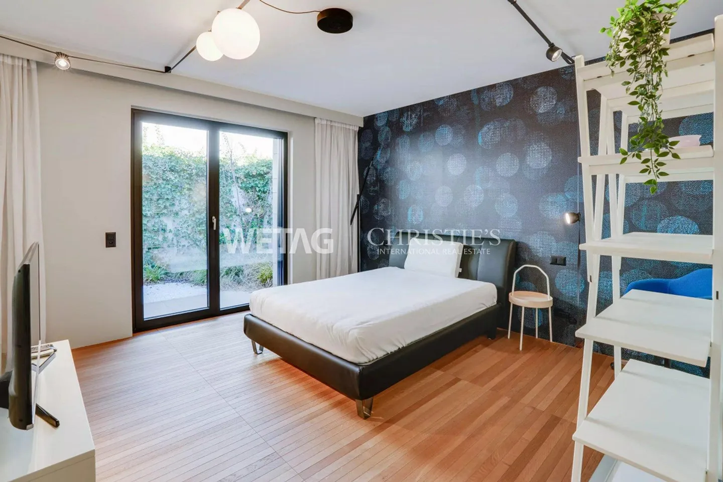 Modern duplex apartment of recent construction with large private garden to... - Photo 8 of 13