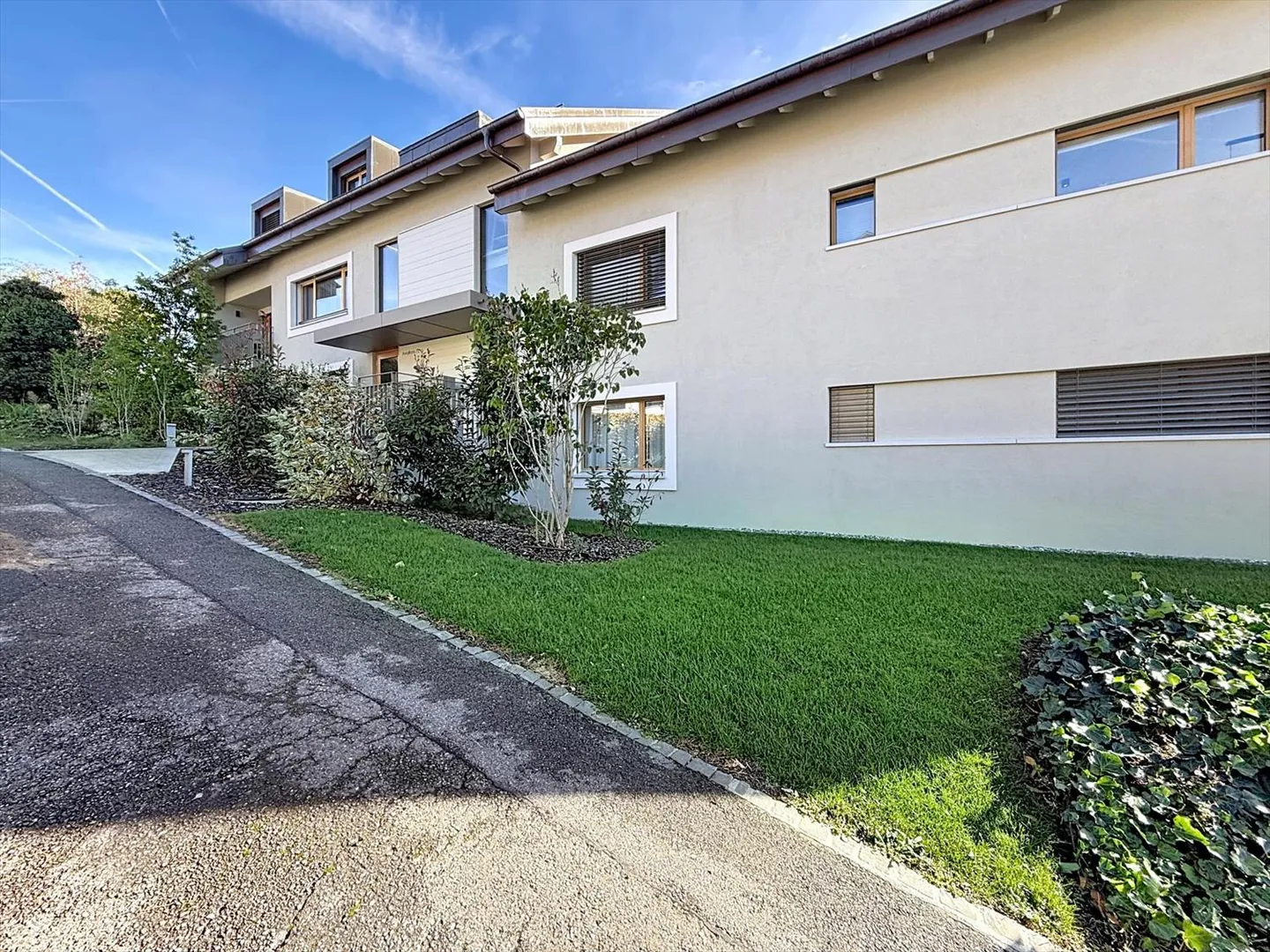 Ampio attico di 3 camere con vista lago - Foto 7 di 7