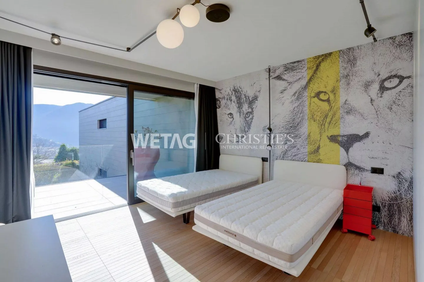 Modern duplex apartment of recent construction with large private garden to... - Photo 10 of 13
