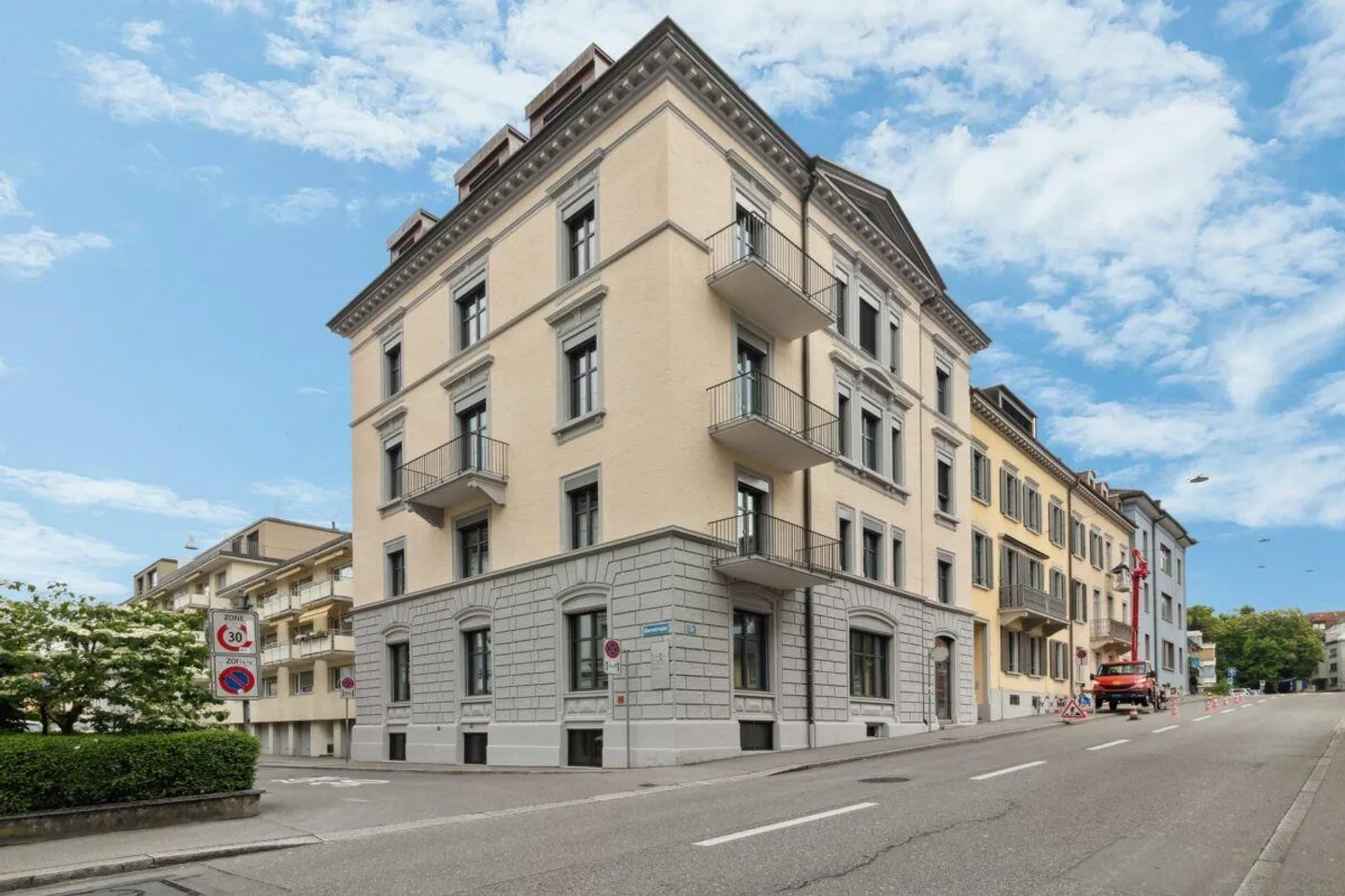 Representative old building office for rent in Seefeld - Photo 1 of 10