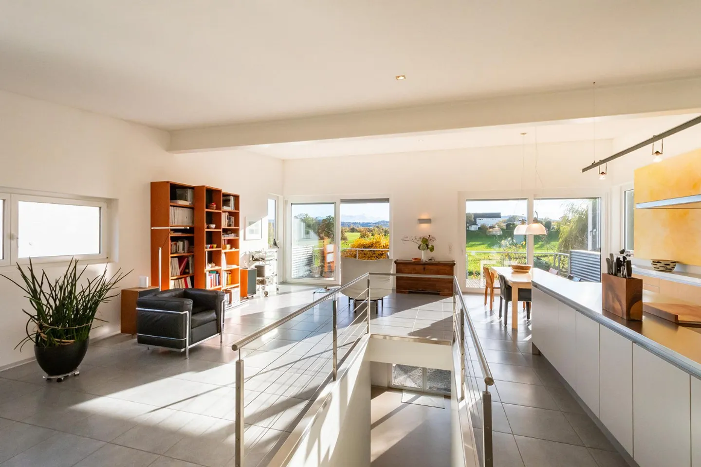 Stilvolles Einfamilienhaus mit wunderbarer Weitsicht - Foto 9 von 18