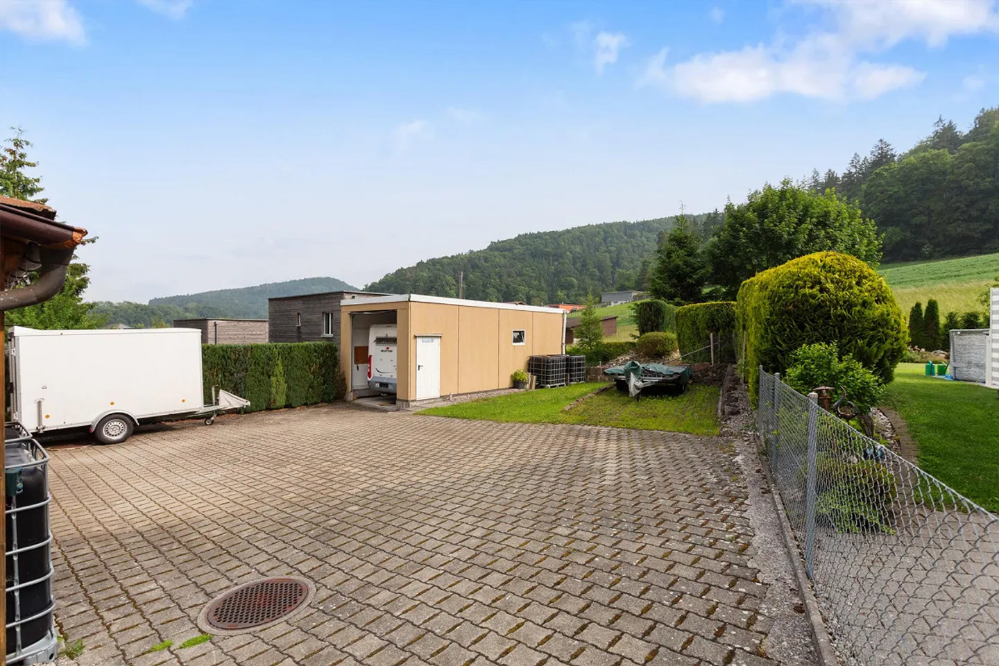 Stylish Living in Bargen: Single-Family House with Motorhome Garage - Photo 4 of 10