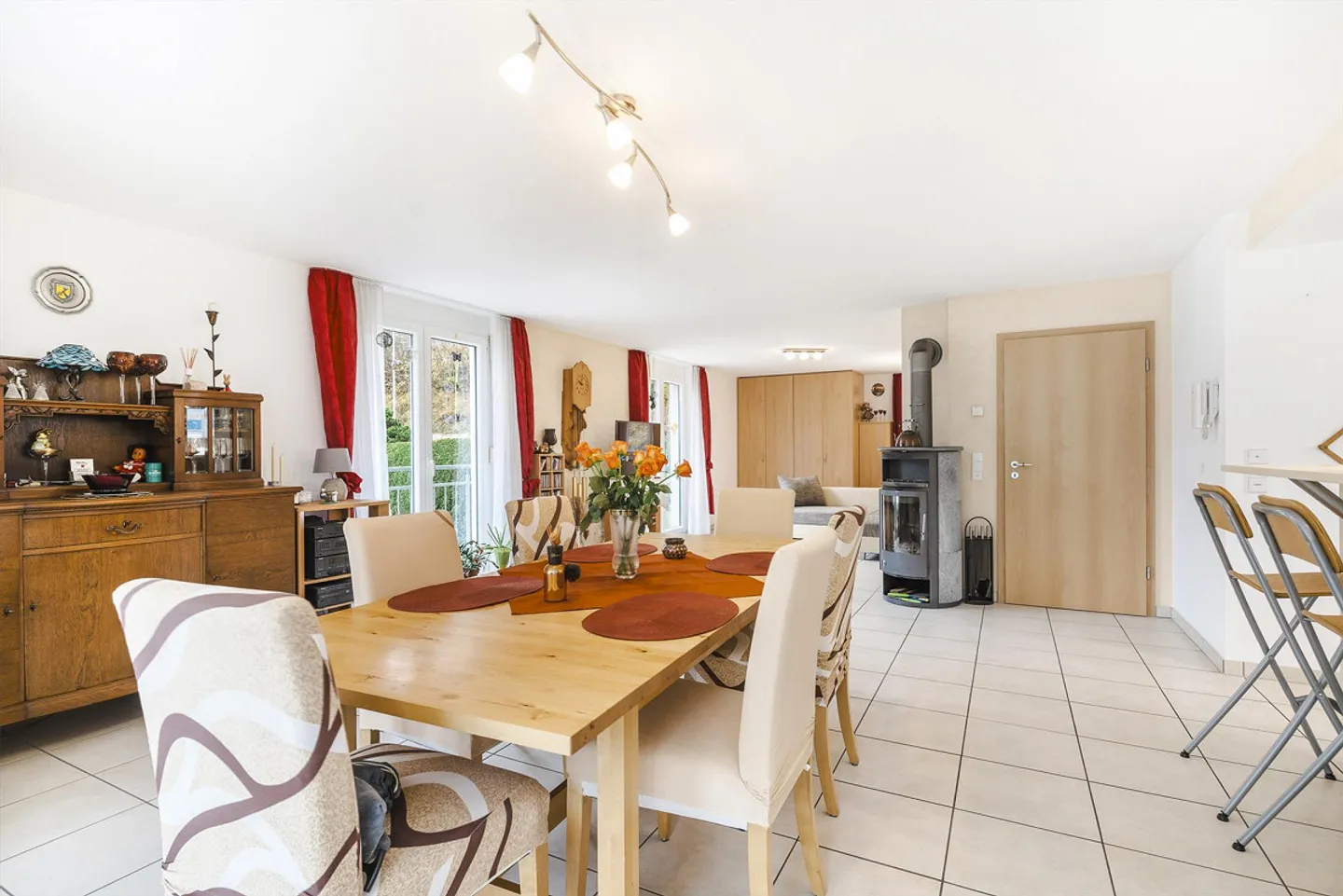 Stylish Living in Bargen: Single-Family House with Motorhome Garage - Photo 7 of 10