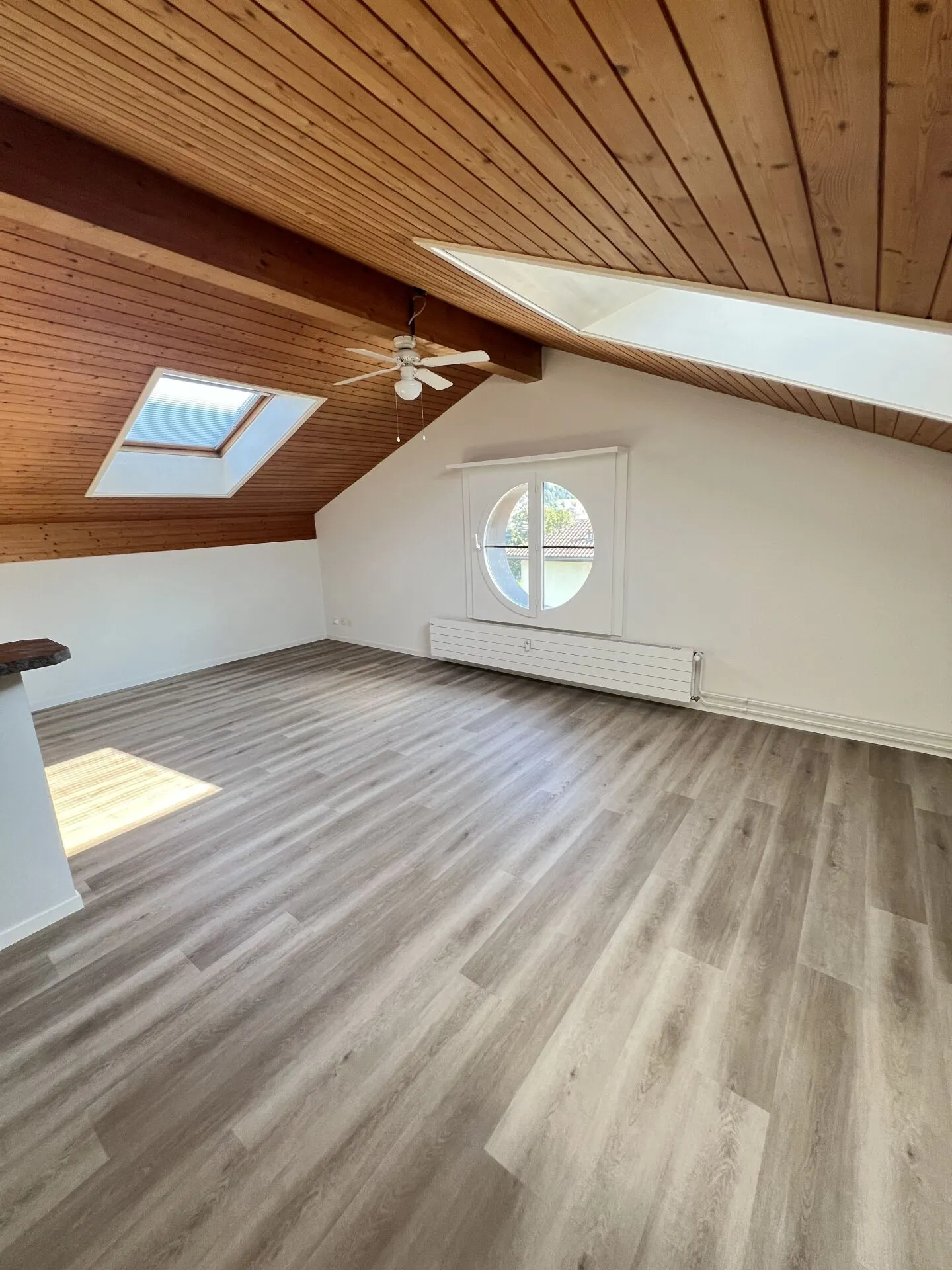 Spacious, bright 1.5-room attic apartment - Photo 3 of 9