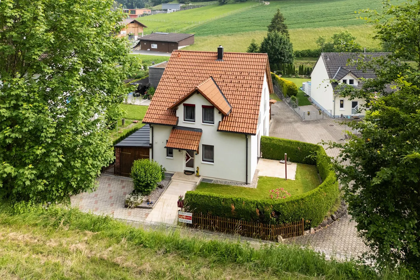 Stylish Living in Bargen: Single-Family House with Motorhome Garage - Photo 2 of 10