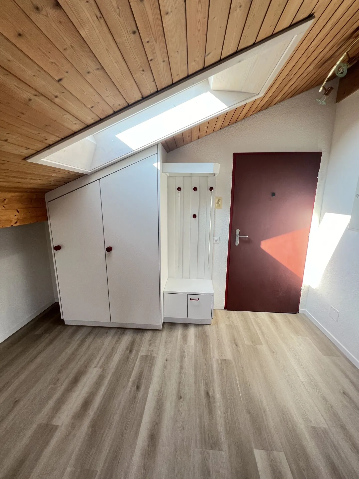 Spacious, bright 1.5-room attic apartment - Photo 7 of 9
