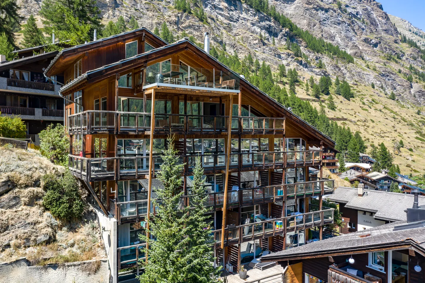Immeuble résidentiel moderne de 6 étages avec 26 unités - Photo 1 sur 6