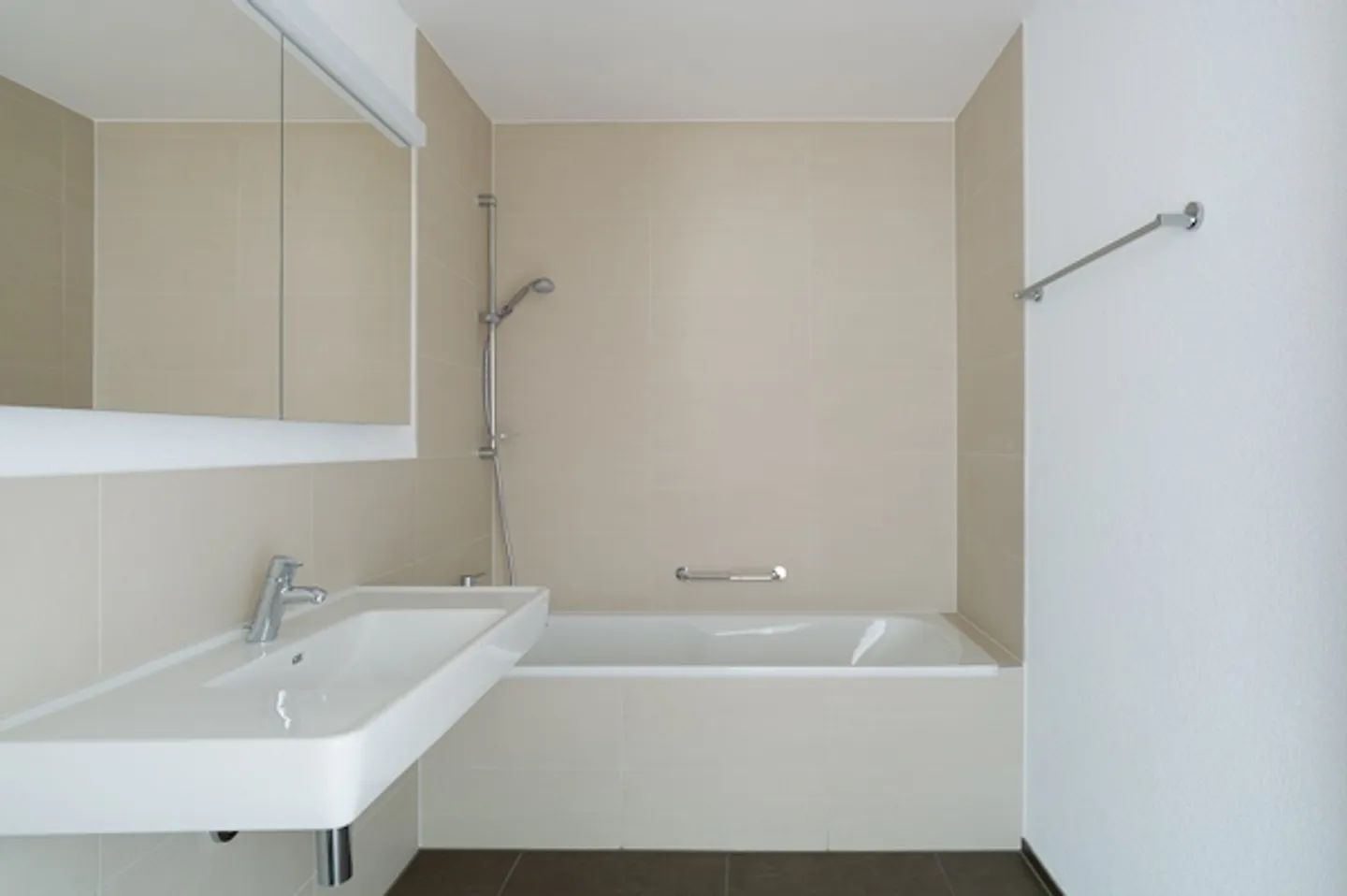 appartamento moderno in una buona posizione - Foto 4 di 7