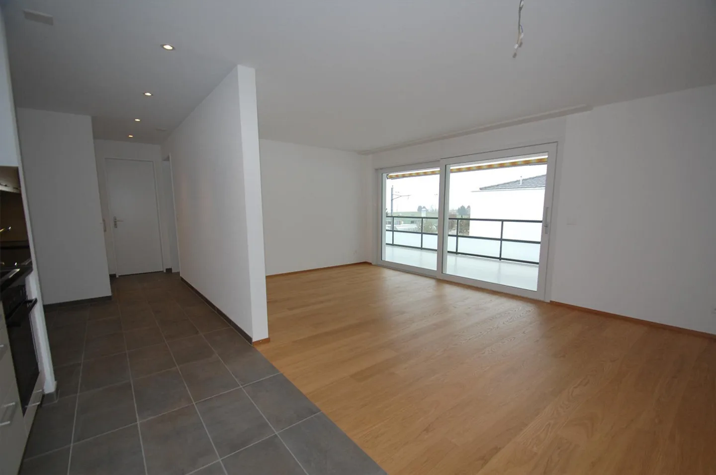 Superbe appartement spacieux au rez-de-chaussée avec d'excellentes connexions de transport... - Photo 1 sur 7