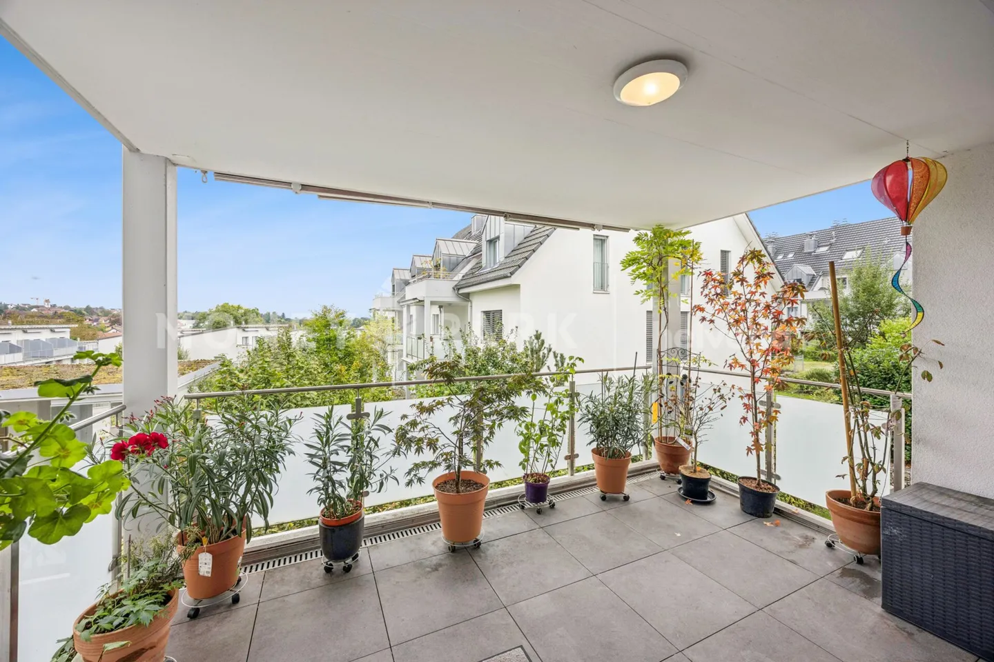 Luminoso appartamento di 5,5 stanze con giardino d'inverno e balcone - Foto 12 di 13