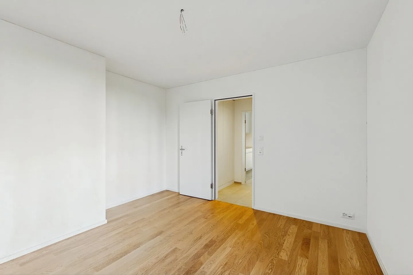 Moderno appartamento di 2,5 stanze con giardino in affitto e terrazza in legno a Zurigo-Schwamen - Foto 9 di 12