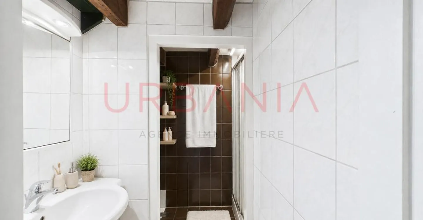 A charming penthouse with terrace in Petit-Saconnex - Photo 3 of 5