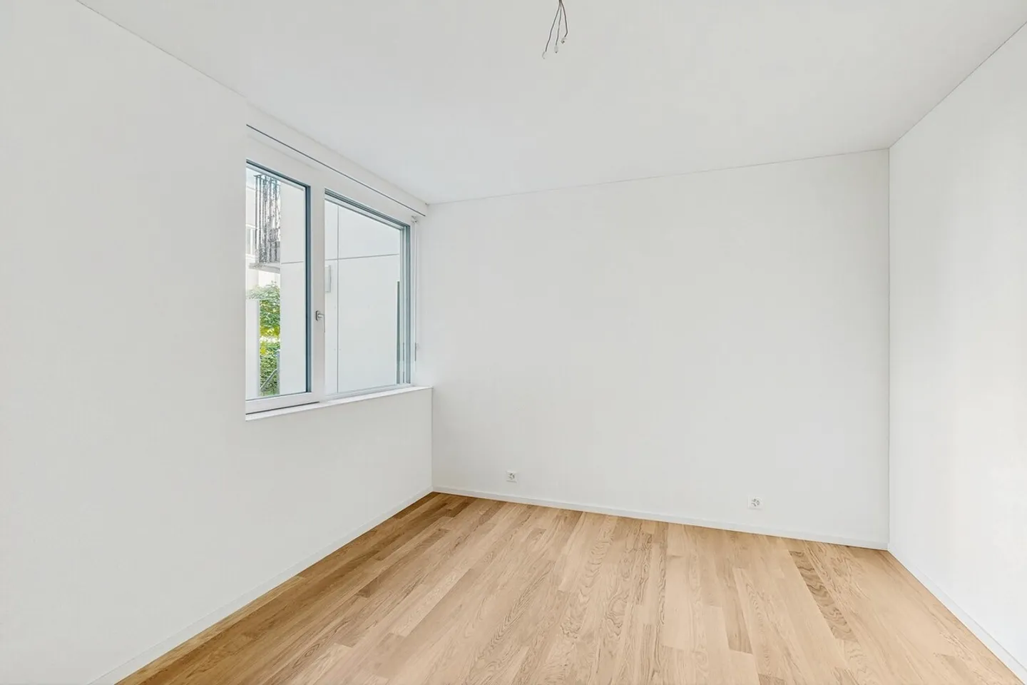 Moderno appartamento di 2,5 stanze con giardino in affitto e terrazza in legno a Zurigo-Schwamen - Foto 10 di 12