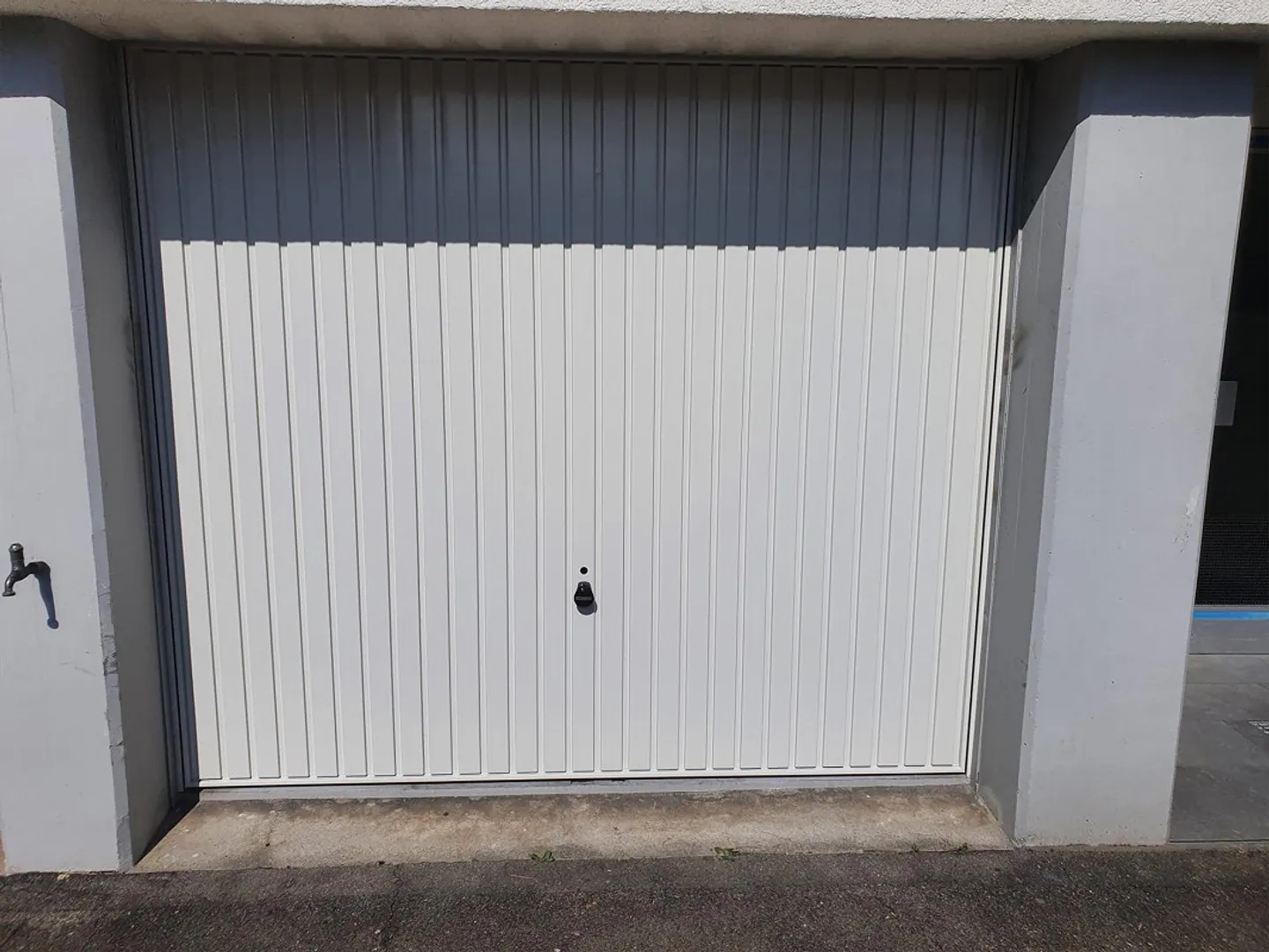 Garage box for rent - Photo 1 of 1