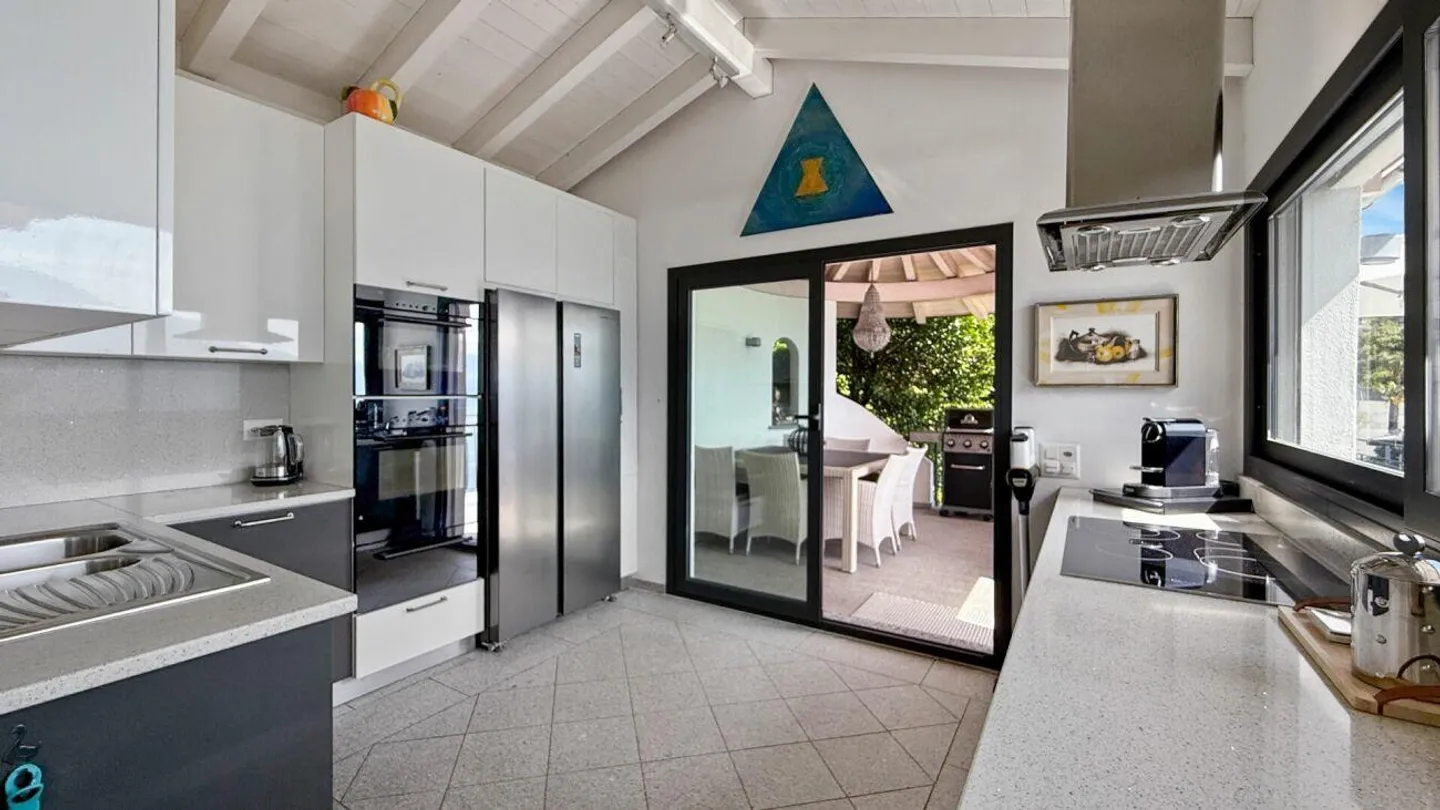 Brissago - Moderne Villa mit Innenpool - Foto 4 di 17