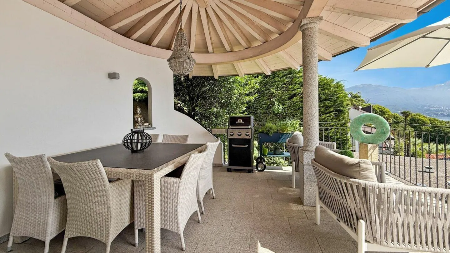 Brissago - Moderne Villa mit Innenpool - Foto 6 di 17