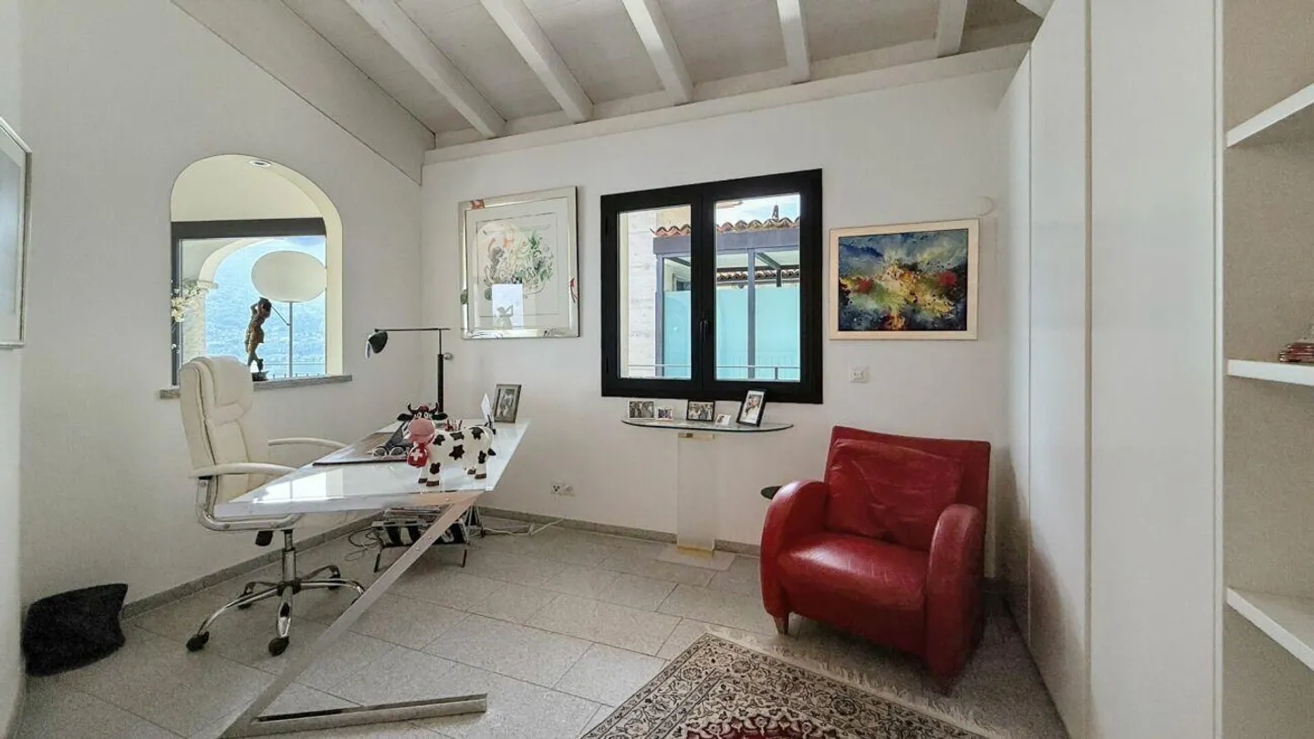 Brissago - Moderne Villa mit Innenpool - Foto 7 di 17