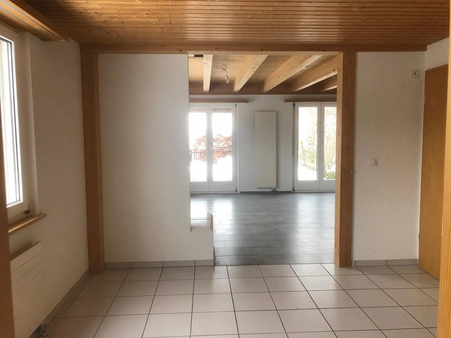 Well-maintained, renovated 7.5-room semi-detached house - Photo 3 of 10