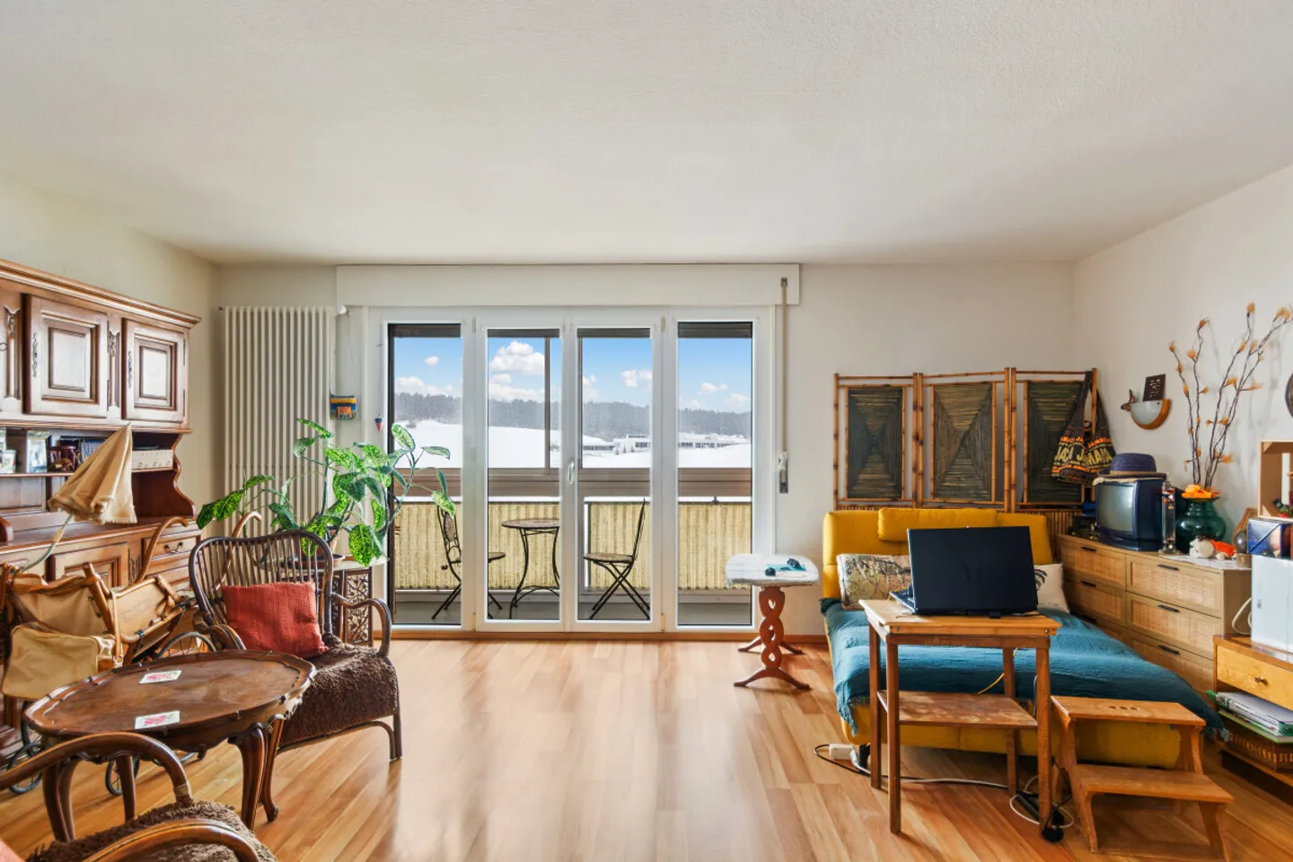 Herzschlag in Locle: Raum, Licht und Panoramablick - Foto 2 von 11