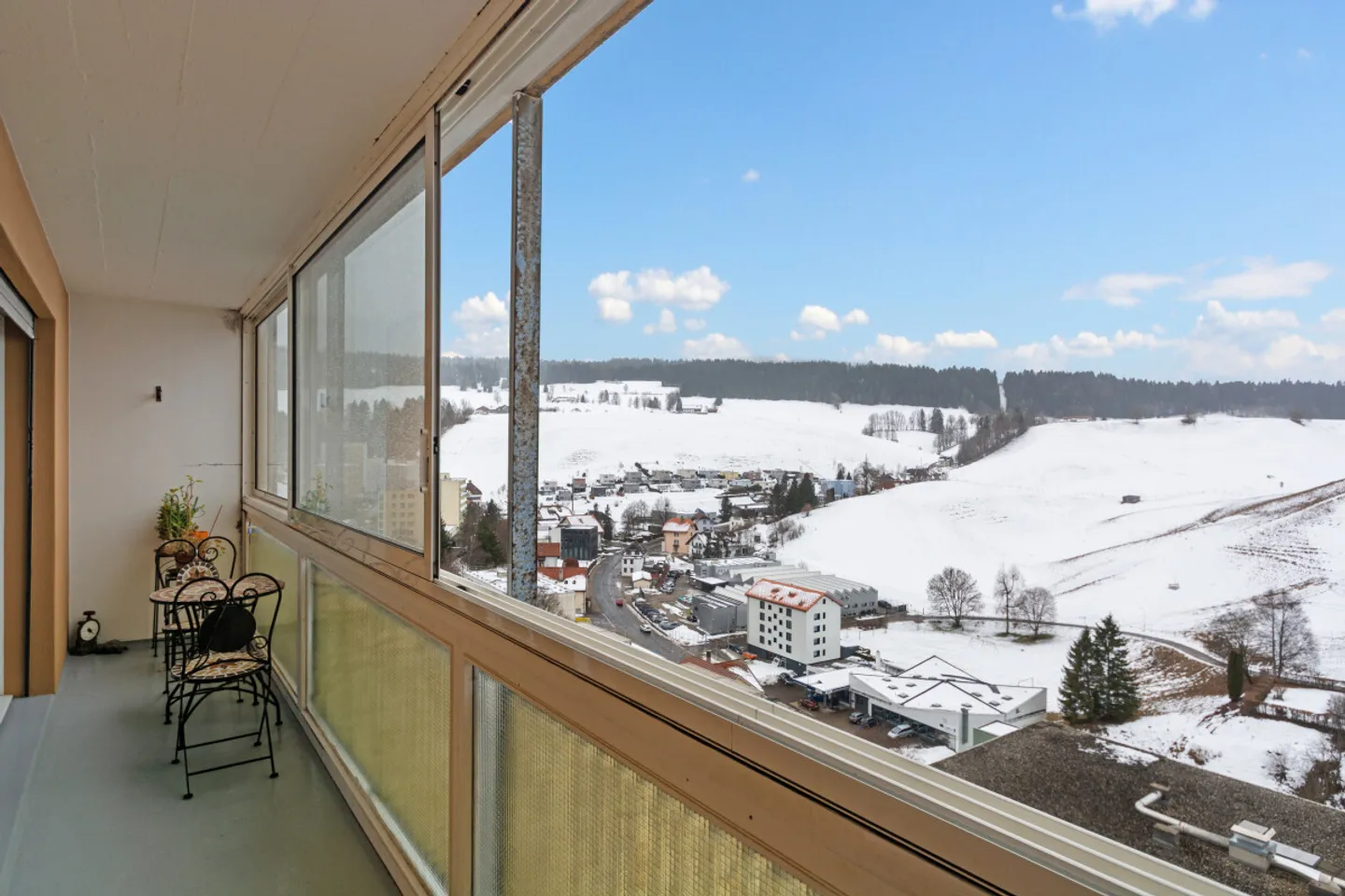 Herzschlag in Locle: Raum, Licht und Panoramablick - Foto 3 von 11