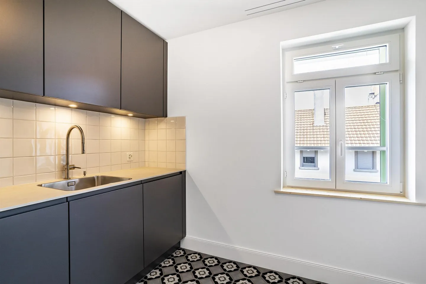 Charmante appartement de 4,5 pièces avec jardin privé - Photo 3 sur 9