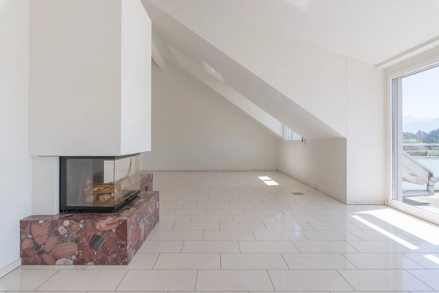 Grosszügige 4.5-Zimmer-Attika-Wohnung mit zwei Tiefgaragenplätzen, zwei Kellern - Foto 6 von 23