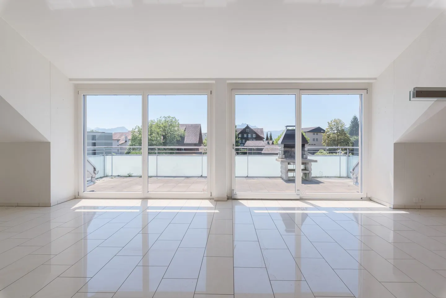 Grosszügige 4.5-Zimmer-Attika-Wohnung mit zwei Tiefgaragenplätzen, zwei Kellern - Foto 7 von 23