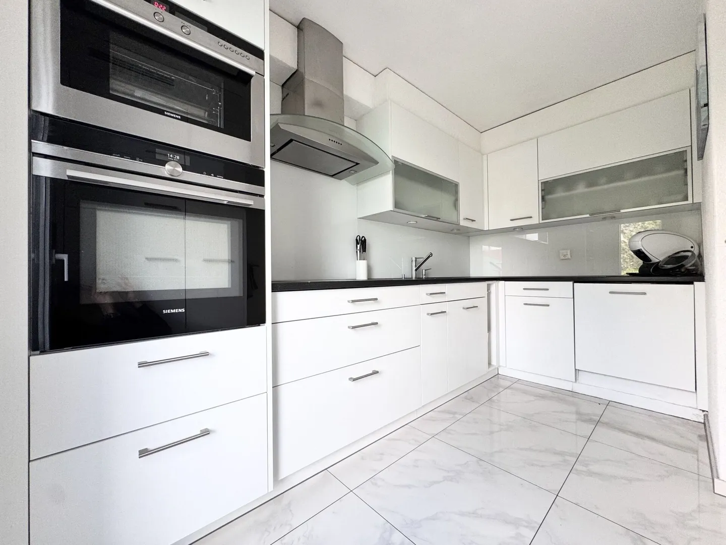 Vivere con comfort: 6 camere, idillio del giardino e terrazza soleggiata - Foto 5 di 18