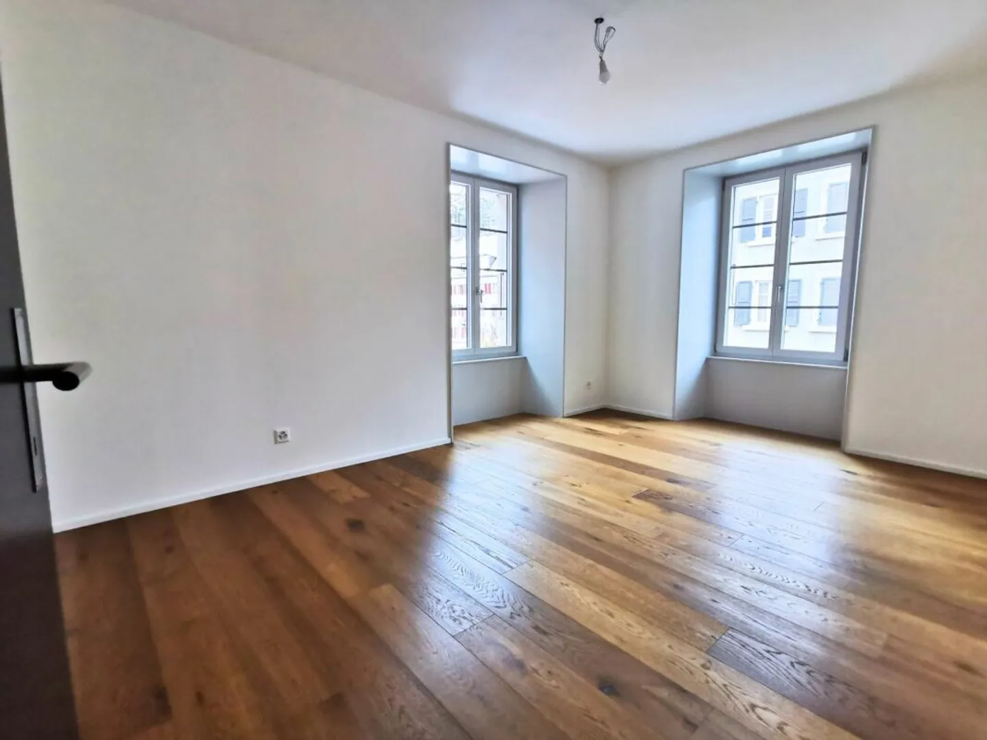 Nuovo appartamento di 3,5 stanze in un edificio storico - Foto 3 di 6