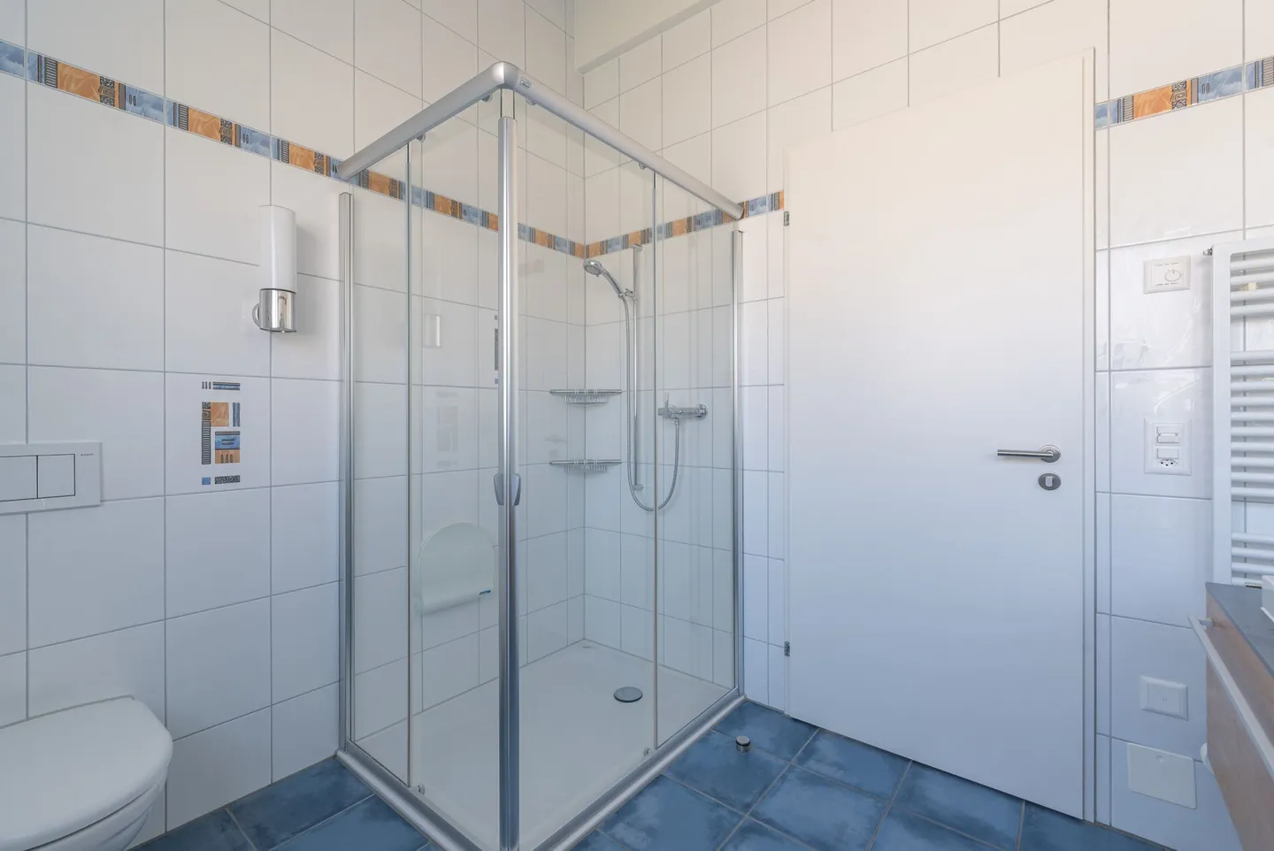Grosszügige 4.5-Zimmer-Attika-Wohnung mit zwei Tiefgaragenplätzen, zwei Kellern - Foto 15 von 23